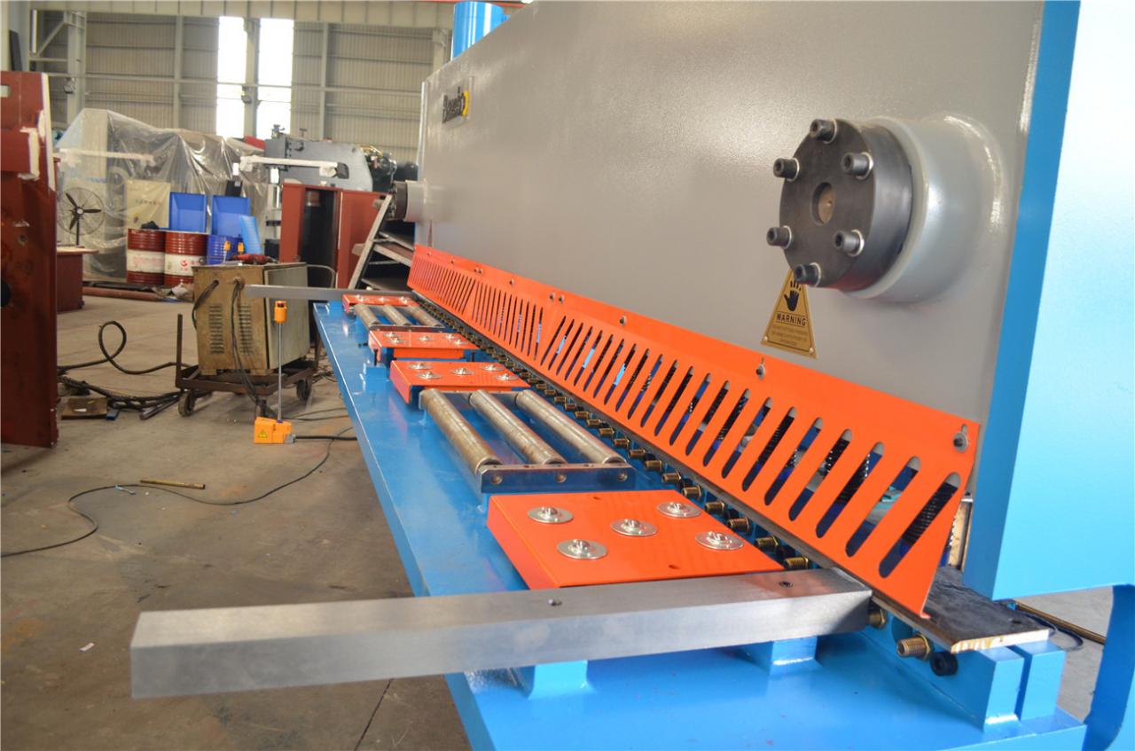 6*3200 мм гилотинни ножици Метални ножици хидравлична машина за рязане на железен лист