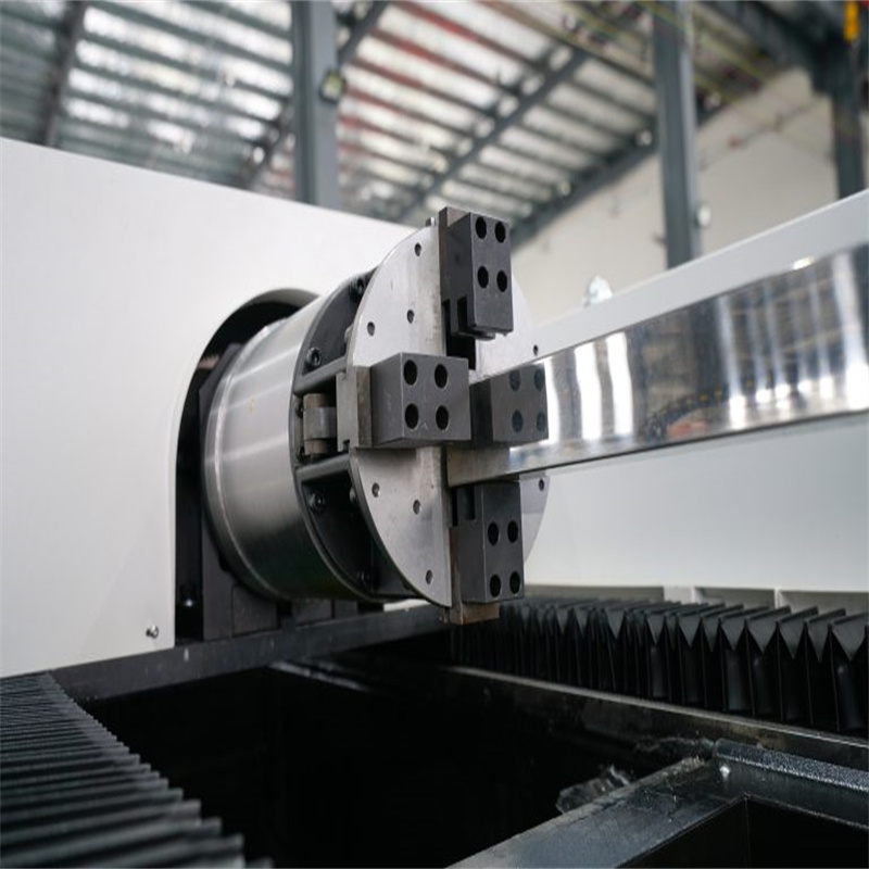Китай Висококачествена евтина 3kw цена на машина за лазерно рязане с влакна