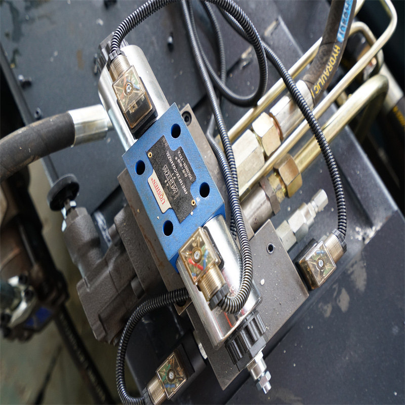 Cnc пресова спирачка с фотоелектрически предпазител Електро-хидравлична синхронна машина за огъване