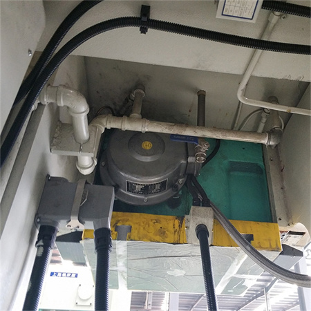 Китай Четири колонна промишлена хидравлична пресова машина за щанцоване на стомана метал