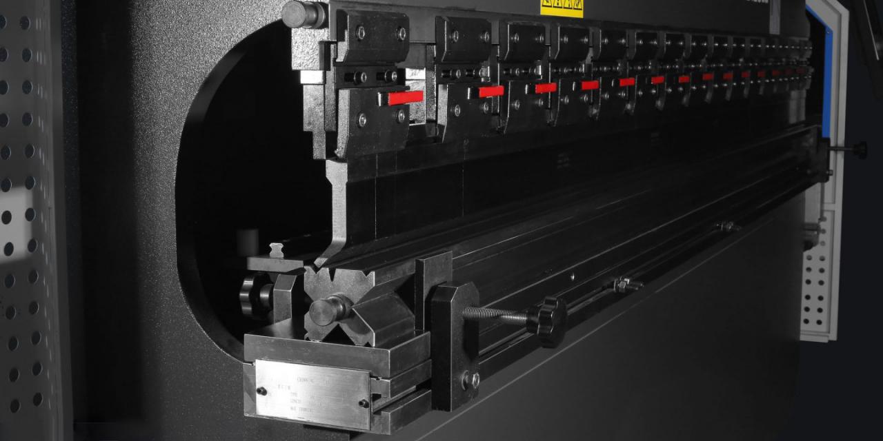 Wc67 хидравлична преса спирачка / CNC преса за огъване / машина за огъване на плочи Китай