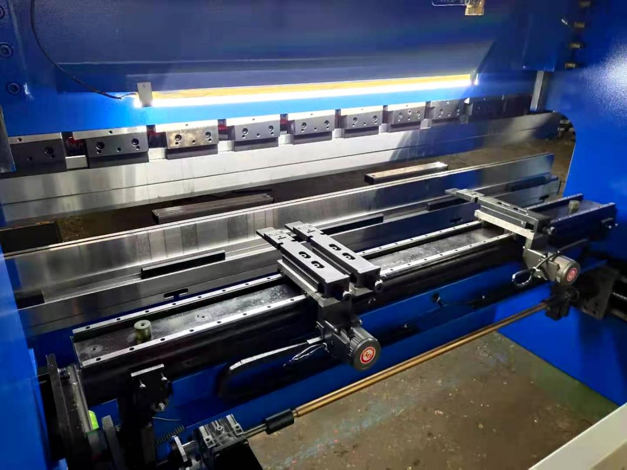 Wc67k-400T Cnc Plc Ръчна машина за огъване на листове Хидравлична Nc пресова спирачна машина