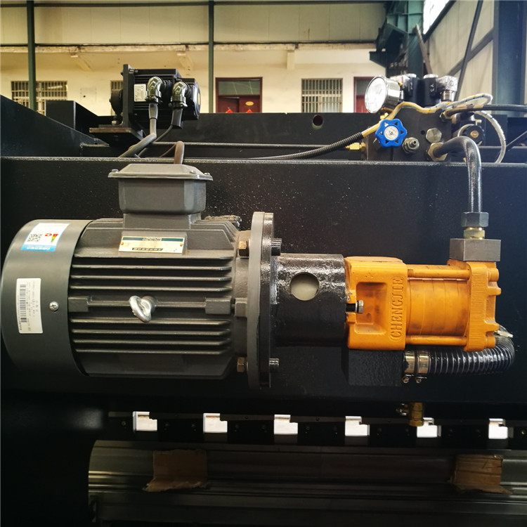 Wc67y-160 4000 хидравлична пресова спирачка Cnc машина за огъване на метал за стомана с ширина 4000 мм